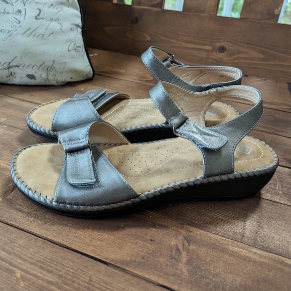 Dream Pairs Bronze Metallic Platform Sandals Size 11 - Picture 1 of 8